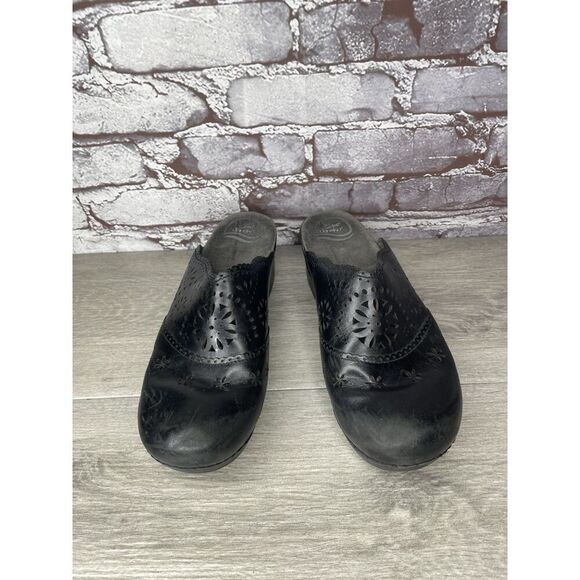 Dansko Shyanne Black Leather Floral Cut Mules Clogs Shoes Women Sz 40EU/9.5M US - Picture 3 of 16
